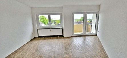 Wohnzimmer mit Balkonzugang