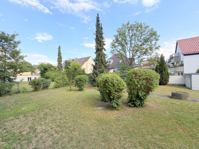 Ausblick vom Süd-Balkon in den Garten des Hauses