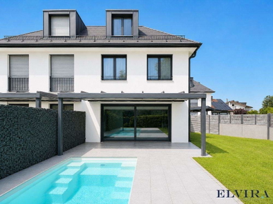 Poolbereich mit Garten