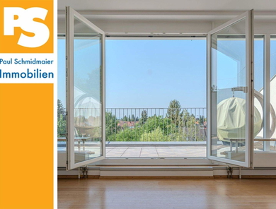 Wohnzimmer mit Zugang zur 30 m² großen Süddachterrasse