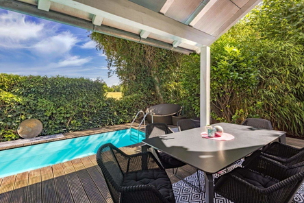 Terrasse mit Pool