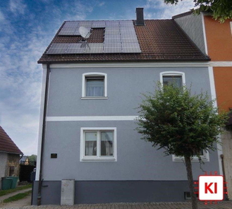 Doppelhaushälfte mit PV-Anlage