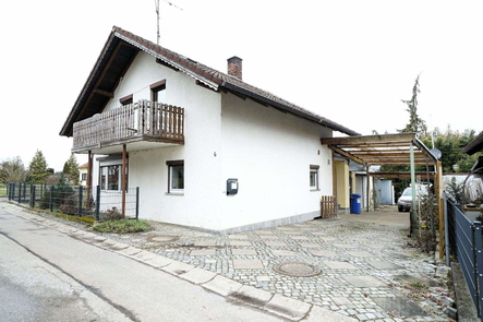 Haus mit Einfahrt.JPG