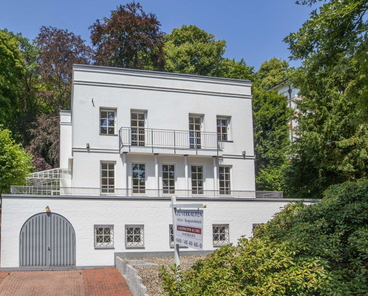 Frontansicht Villa