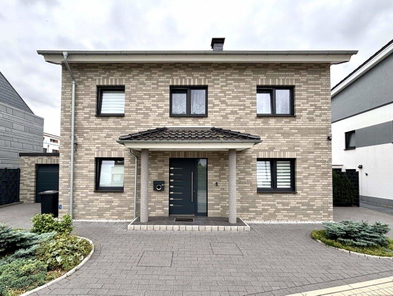 Haus Front