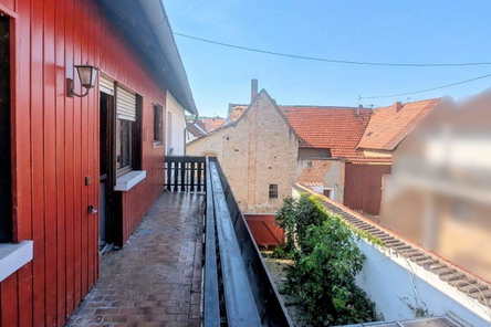 Blick von Balkon über Hof
