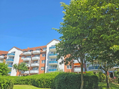 Außen Objekt Rückansicht Südbalkone und Terrassen.jpg