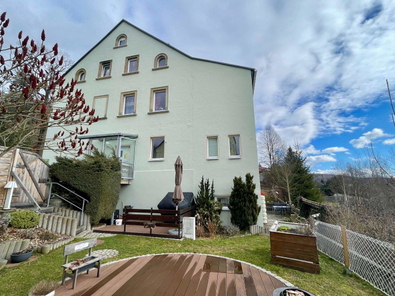 Hausansicht West mit Garten