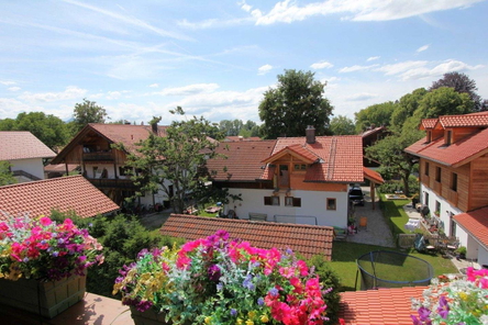 ... Bergblick vom Balkon, die Benediktenwand ...