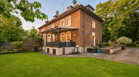 Hausansicht / Gartenansicht