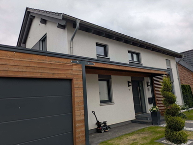 Frontansicht mit Garage