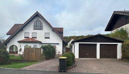 Straßenansicht, Doppelgarage mit anschließender Werkstatt