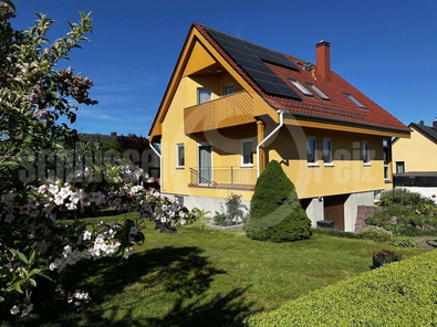 Charmantes Einfamilienhaus mit Solaranlage und gepflegtem Gartengrundstück