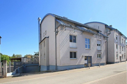 Hausansicht vorne mit Garage