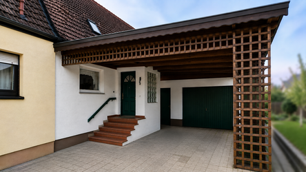 Vorderseite Carport u. Garage