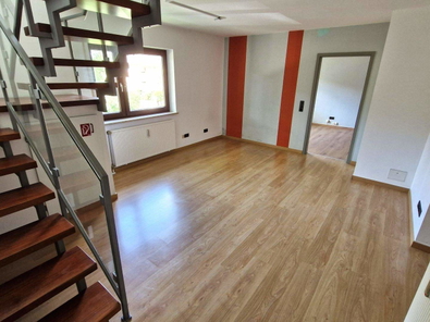 großzügiges Entree, Arbeitsbereich oder Atelier