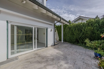 Blick Haus & Terrasse