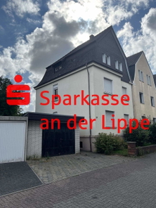 Außenansicht mit Garage