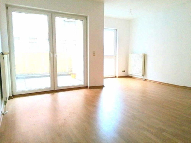 Wohnzimmer mit Balkon
