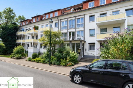 Hausansicht; 2-Zimmer-Maisonette-Wohnung mit Terrasse zum Kauf in Düsseldorf Hassels, Frank Ewe Immobilien