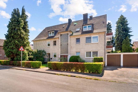Hausansicht Straßenseite; Mehrfamilienhaus mit Garagen zum Kauf in Düsseldorf Hassels, Frank Ewe Immobilien