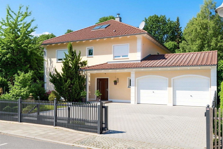 Hausansicht Straßenseite - (KI generiert)