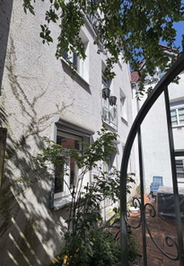 Rückwärtige Ansicht und Terrasse im Innenhof