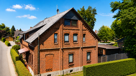 Anzeigen Bild Haussicht klarer Heckenschnitt.png