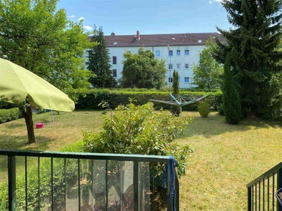 Balkon/ Terasse mit Garten