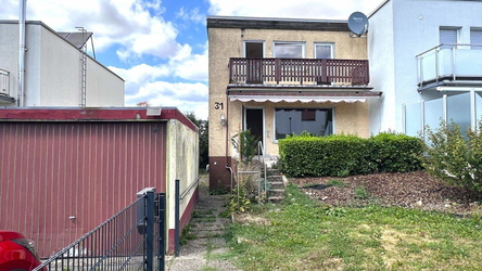 Hausansicht mit Garage