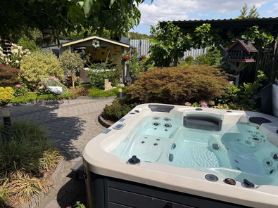 Gartenansicht mit Whirlpool