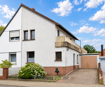 Hausansicht, Vorderseite, Garage