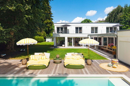 Luxuriöses Familiendomizil mit Pool und traumhaftem Garten