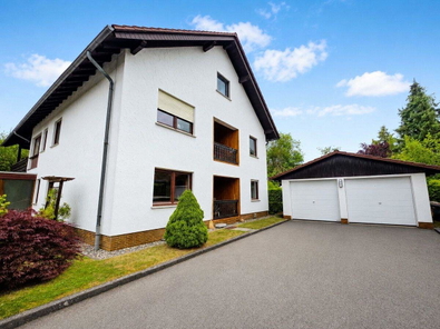 Gebäude und Garage
