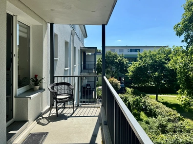 Westlich ausgerichteter Balkon