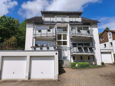 Hausansicht mit Eingangsbereich