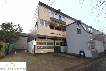 Hausansicht, Wohn-und Geschäftshaus zum Kauf in Düsseldorf Garath, Frank Ewe Immobilienmakler Düsseldorf Hassels