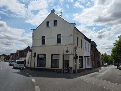 Hausansicht mit Straßen.jpg