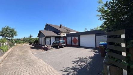Haus-, Carport, Werkstatt mit Privatstraße
