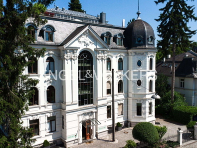 Außenansicht des Gebäudes - Straßenansicht
