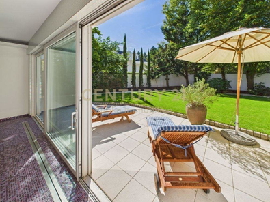 Terrasse vor dem Pool