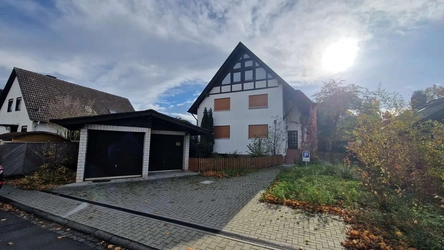 Außen - Straßenseite