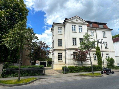 Außenansicht & Zufahrt, Stellplätze & Garagen