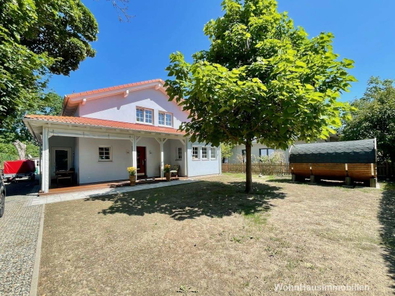 Großer Vorgarten mit Sauna