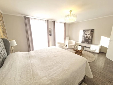 Elegantes Schlafzimmer.jpg