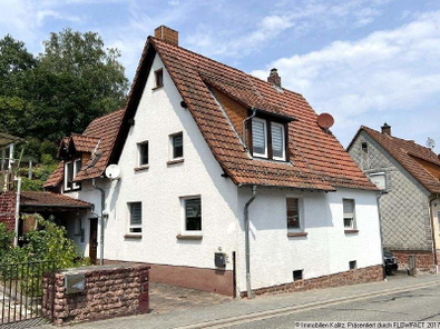 Ansicht mit Einfahrt
