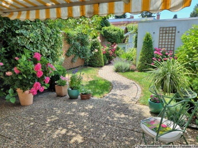 1 Terrasse mit Blick zum Garten