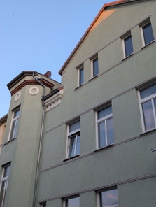 Blick auf das Mehrfamilienhaus