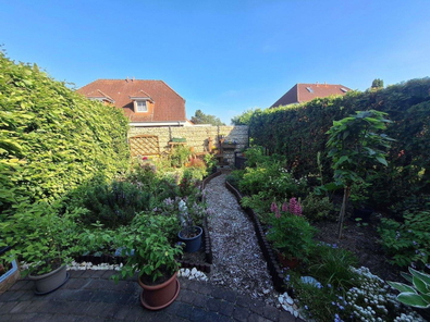Garten gepflegt und ruhig