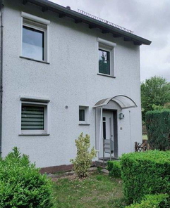 Vorderseite Reihenendhaus